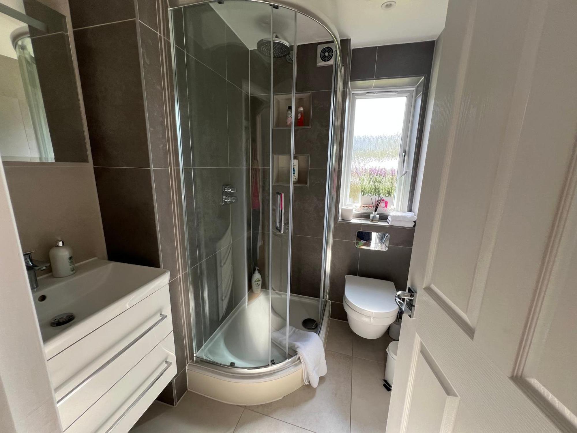 Gazde/Camere de închiriat Comfortable In A Luxurious With Parking In Blackheath *
