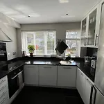 Comfortable Room In A Luxurious Apt With Parking In Blackheath
